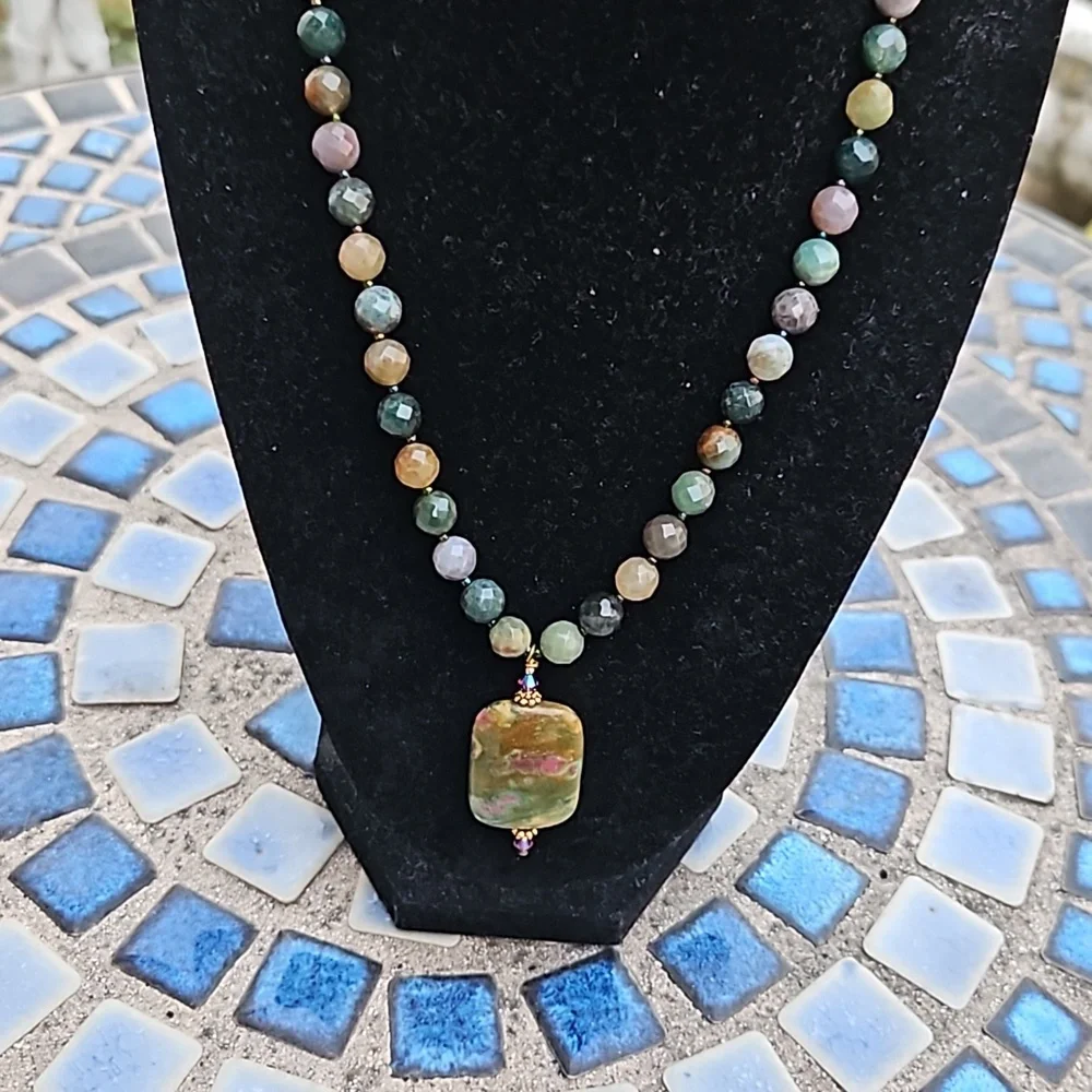 Green Stone Beaded Pendant Necklace
